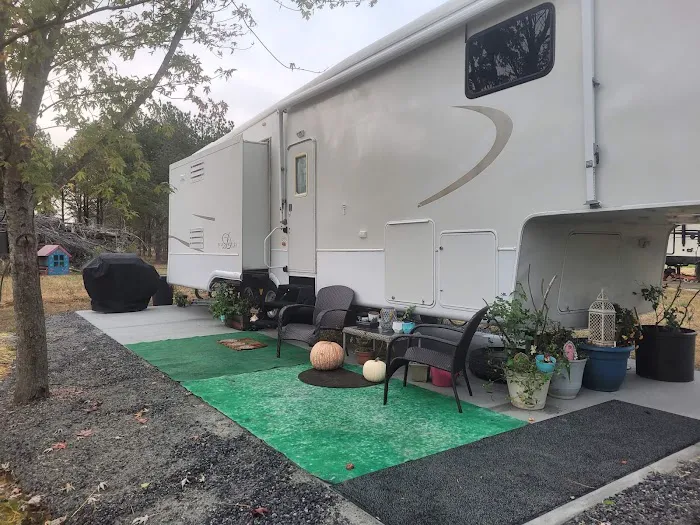 Ferry Rd RV Park Picture 2
