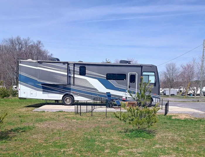 Ferry Rd RV Park Picture 8