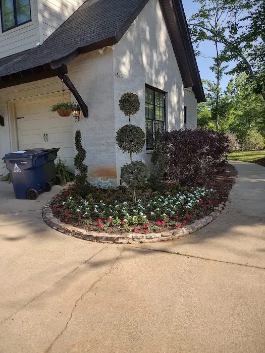 Midway Manor Picture 6