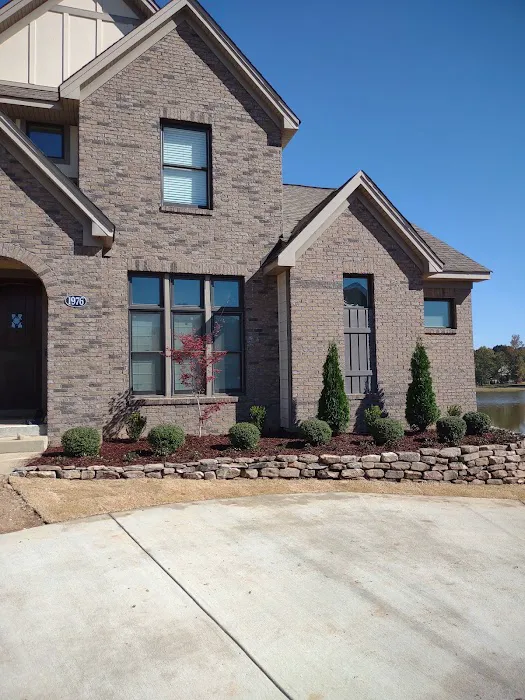 Midway Manor Picture 7