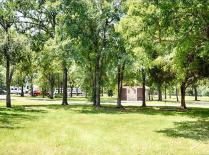 Elm Point Lake Recreation, tent & RV camping, & fishing Picture 9