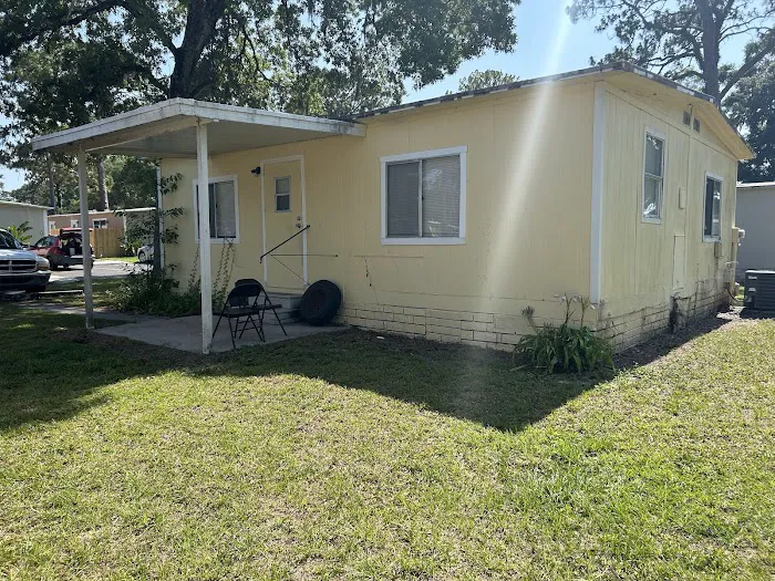 Oak Tree Village Apartments & Campground Picture 6
