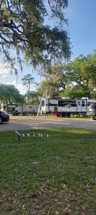Oak Tree Village Apartments & Campground Picture 3
