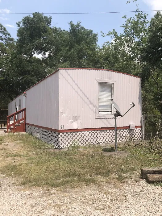 Hampton Oaks Mobile Home Park Picture 3