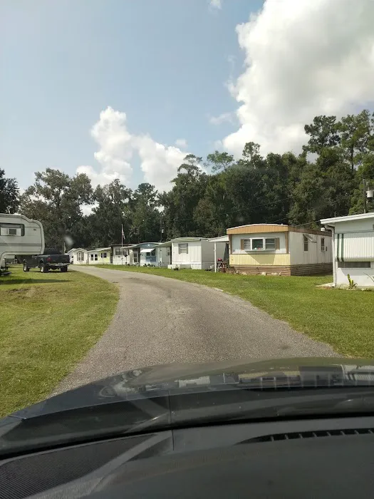 Suburban MH & RV Park Picture 9