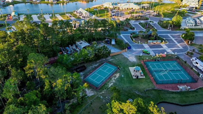 Lake Osprey RV Resort Picture 3