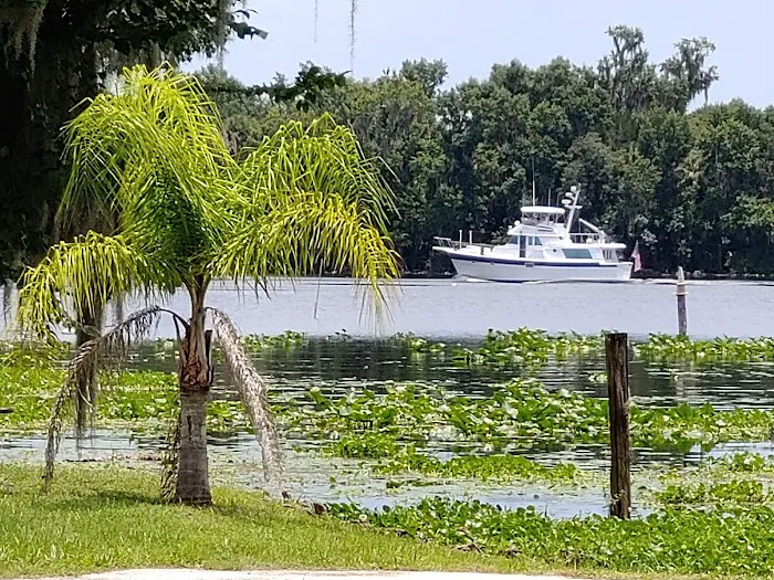 Fish Tales RV Resort Picture 10