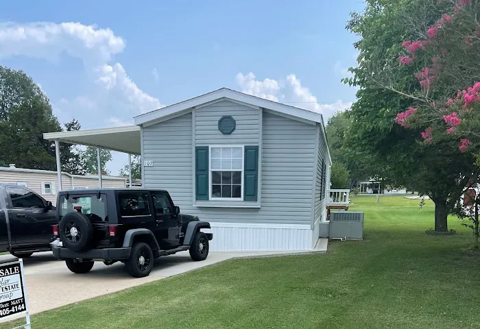 Rolling Meadows Mobile Home Community Picture 7