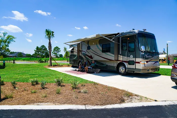Tropic Hideaway RV Resort Picture 5