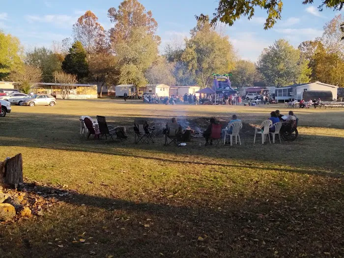 Oak Tree Mobile Home Park Picture 3