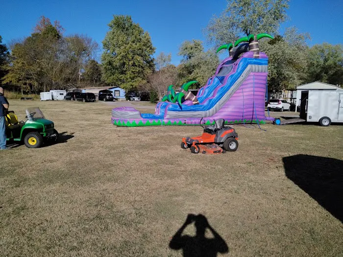 Oak Tree Mobile Home Park Picture 4