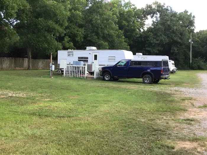 Tindal&Young Ret. RV Park Picture 1