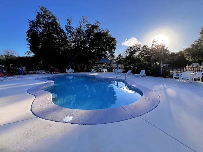 Island Retreat RV Park Picture 5