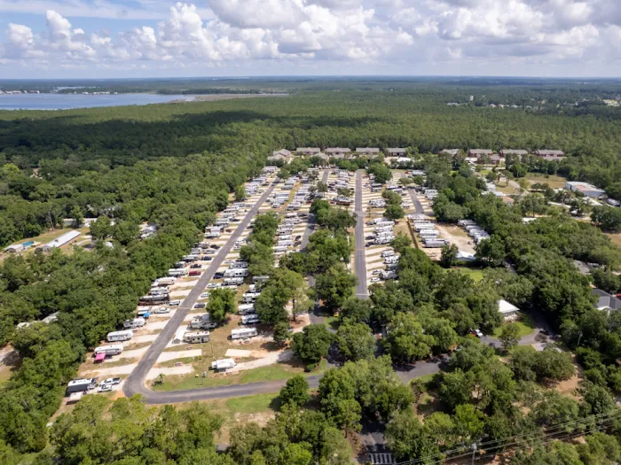 Island Retreat RV Park Picture 3