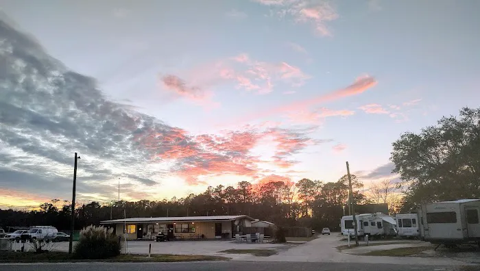 Horne Lake RV Resort Picture 1
