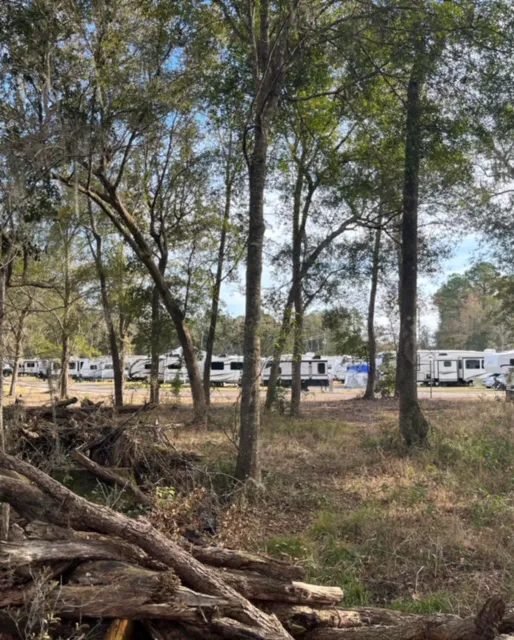 Huck's RV Park & Pub Picture 2