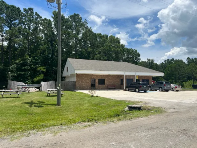 Huck's RV Park & Pub Picture 1