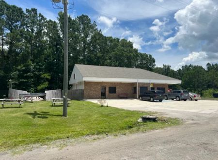 Huck's RV Park & Pub