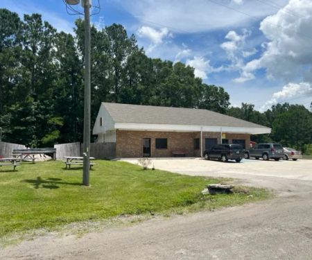 Huck's RV Park & Pub