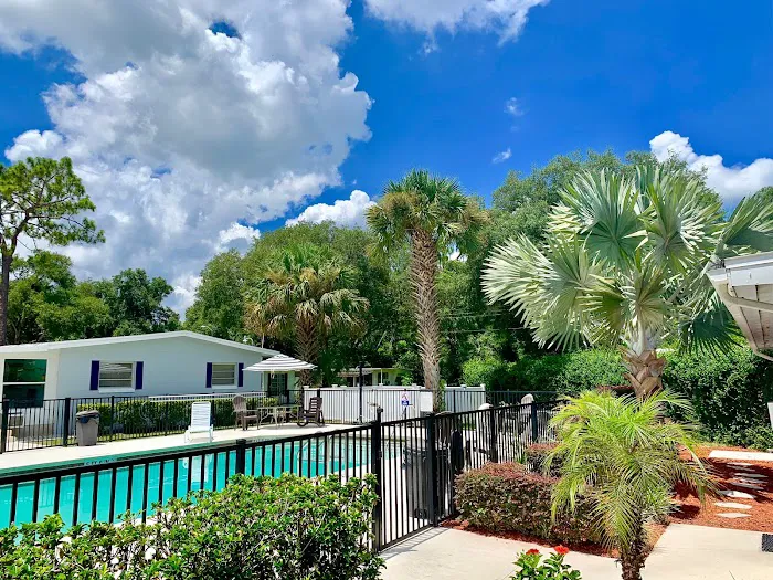 Land O' Lakes Mobile Home Community Picture 9