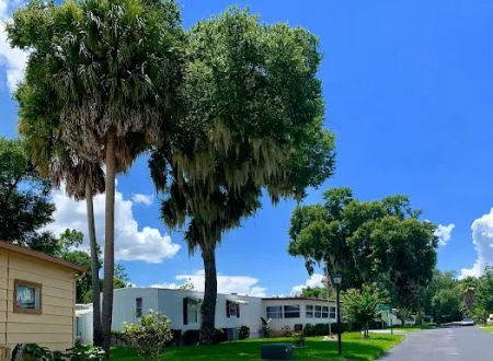 Land O' Lakes Mobile Home Community