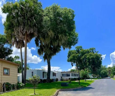 Land O' Lakes Mobile Home Community