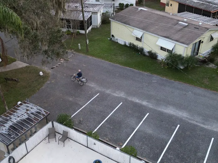Sunshine Mobile Home Park Picture 8