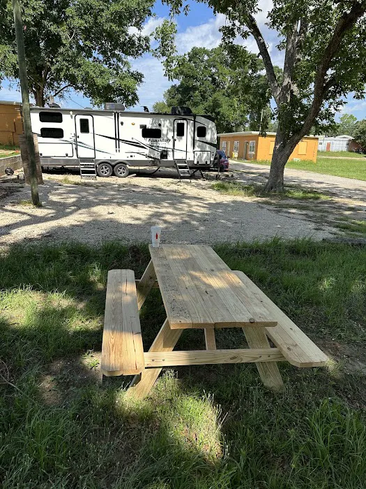 Plantation RV Trailer Park Picture 1