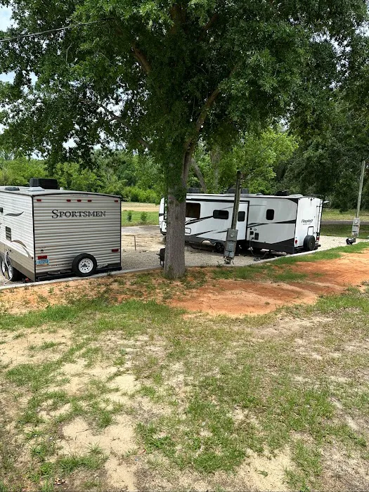 Plantation RV Trailer Park Picture 6