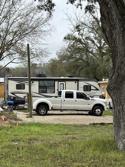 Plantation RV Trailer Park Picture 4