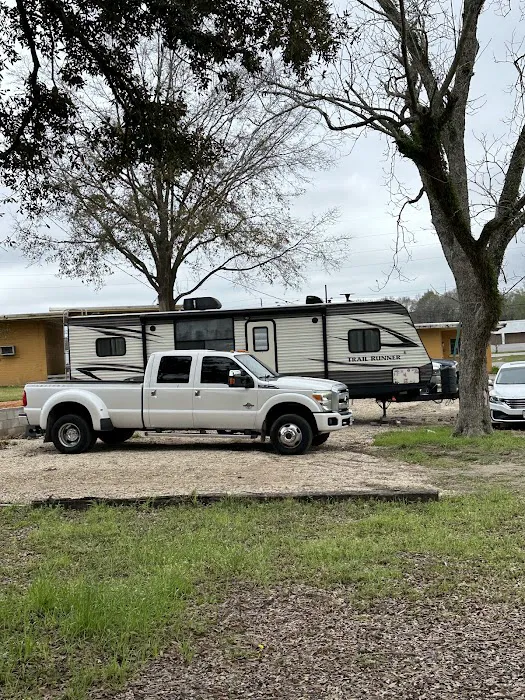 Plantation RV Trailer Park Picture 2