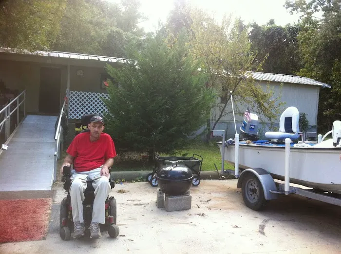 River Oaks Mobile Home Park Picture 8