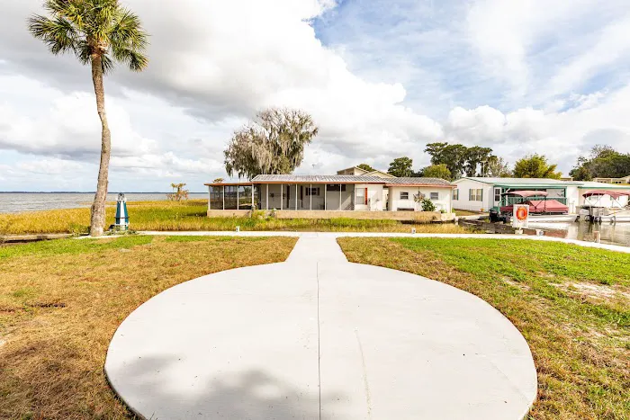 Lake Point 55+ Manufactured Home Community Picture 2