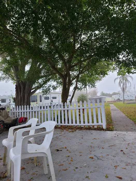 Starlite RV Park Picture 4