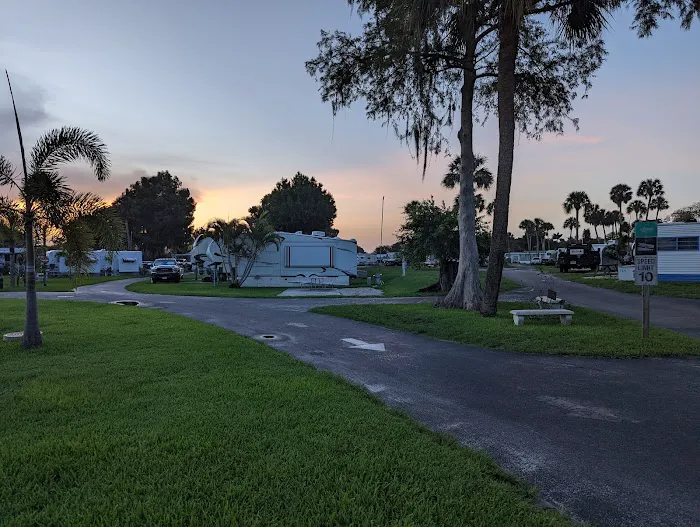 Zachary Taylor Waterfront RV Resort Picture 10