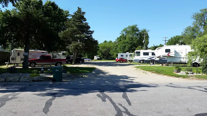 Shandy's Lakeside RV Park Picture 2