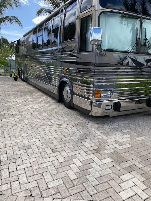 Water's Edge Motor Coach & RV Resort Picture 5