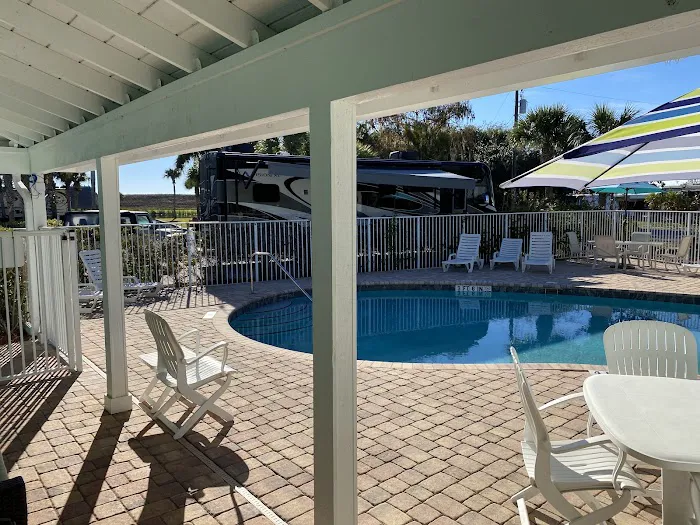 Water's Edge Motor Coach & RV Resort Picture 7