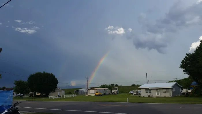Summer Breeze RV Park Picture 4