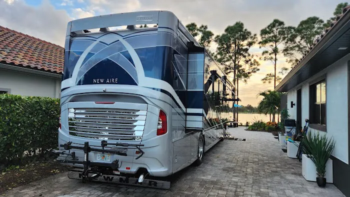 Golden Palms Luxury Motorcoach Resort Picture 7