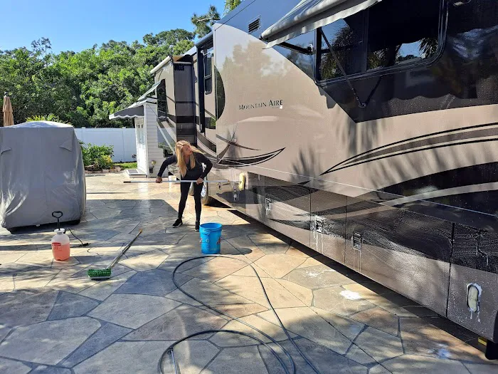 Golden Palms Luxury Motorcoach Resort Picture 3