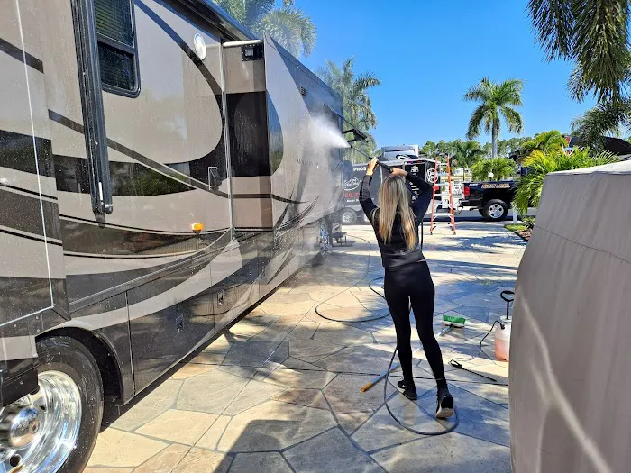 Golden Palms Luxury Motorcoach Resort Picture 8