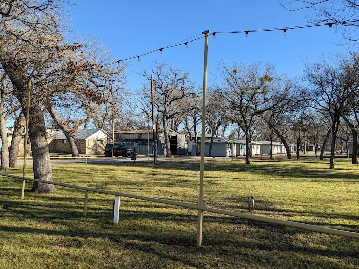 Oakdale Park Picture 6