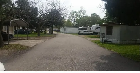 Cedar Hill Mobile Home Park Picture 6