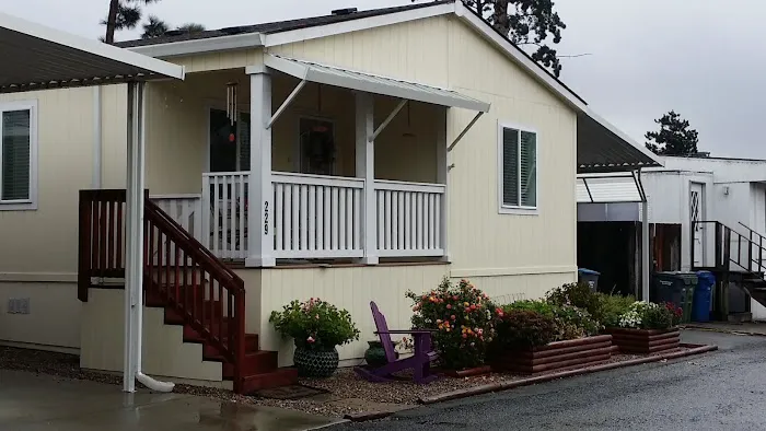 Leisure Lake Mobile Home Park Picture 1