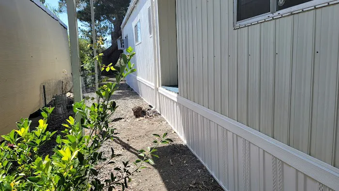 Leisure Lake Mobile Home Park Picture 4