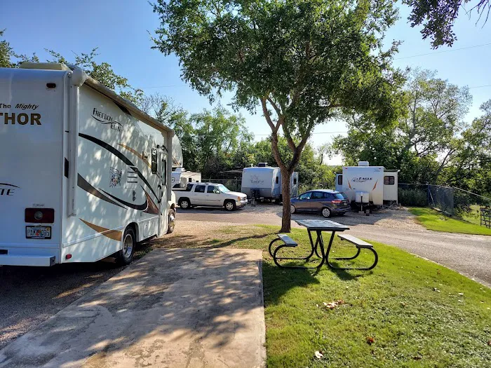 Rio Robles Mobile Home & RV Park Picture 1