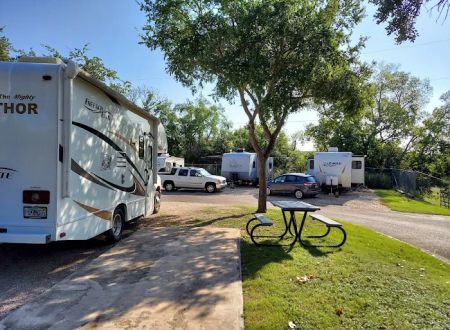 Rio Robles Mobile Home & RV Park