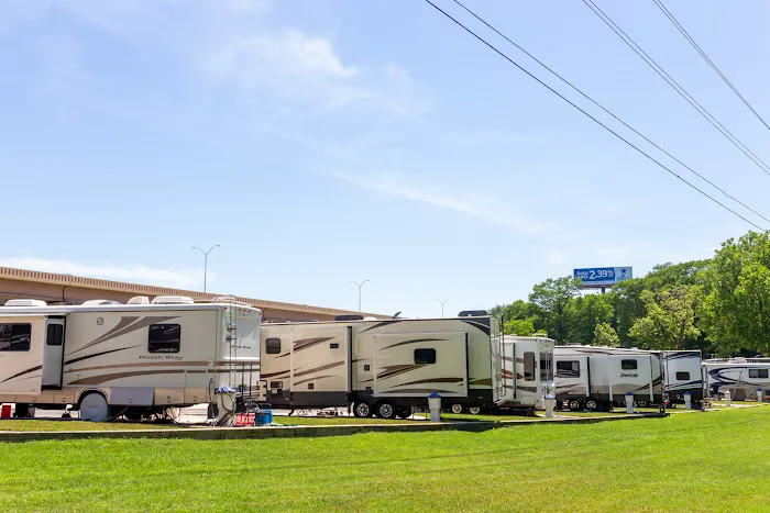 River Ranch RV Resort Picture 9