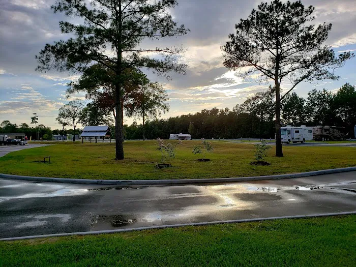Four Oaks Village RV Park Picture 4